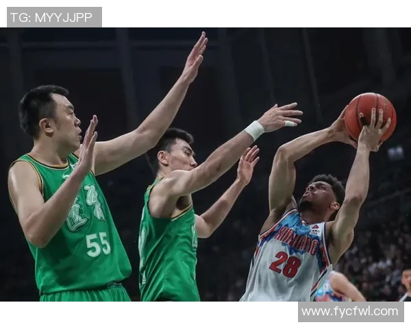 今晚辽宁本钢迎战新疆篮球队期待精彩对决和激烈竞争的巅峰对决