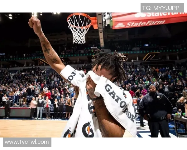 华盛顿与奥兰多激战正酣赛场精彩瞬间回顾与分析